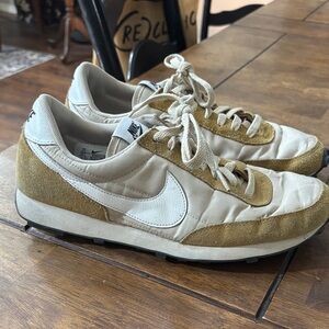 Nike Vintage Women's Cream and Tan Daybreak Sneakers